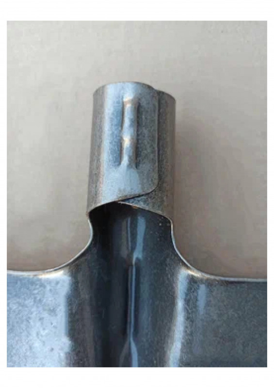 Лопата штыковая из рельсовой стали с ребрами жесткости